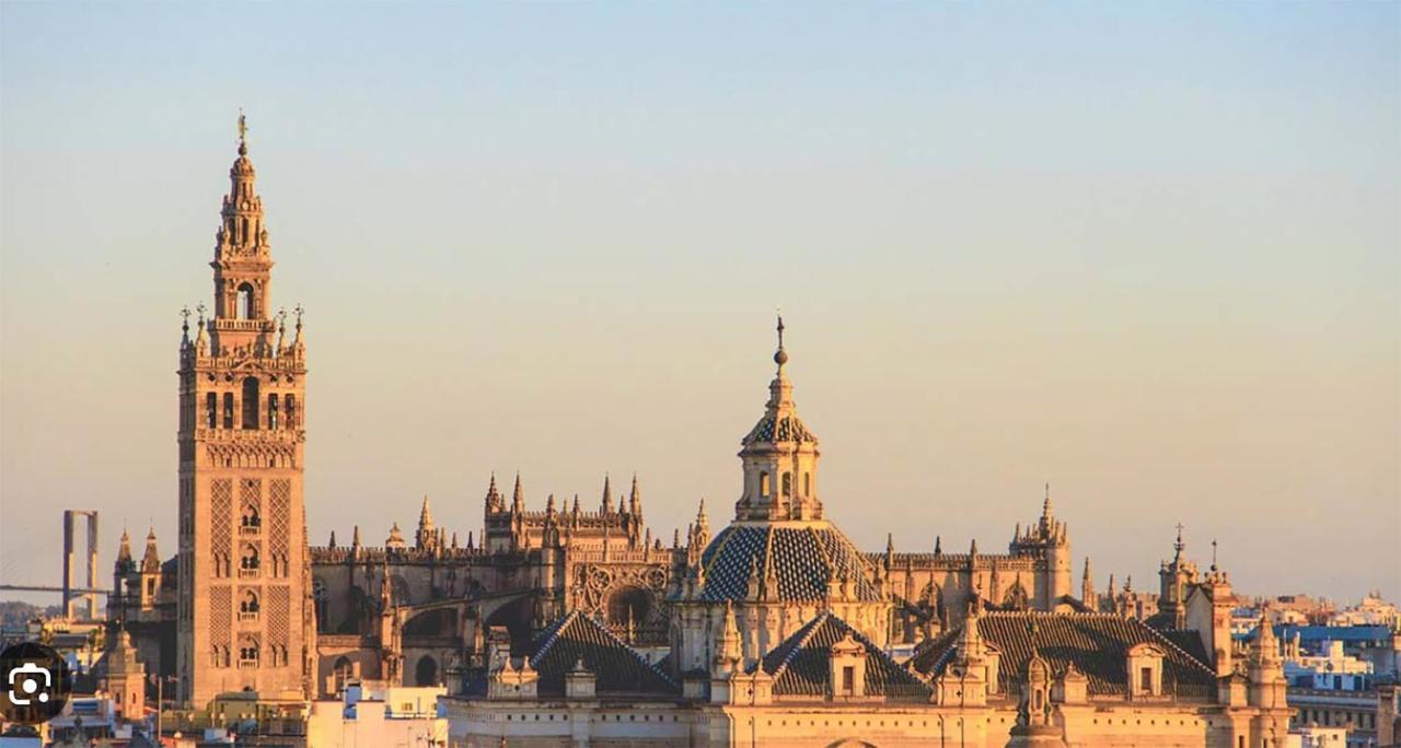 Atico Con Balcon En Pleno Centro Lägenhet Sevilla Exteriör bild
